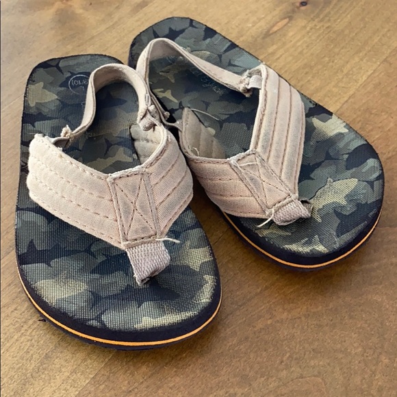 Cat & Jack Flip Flops - Picture 3 of 4